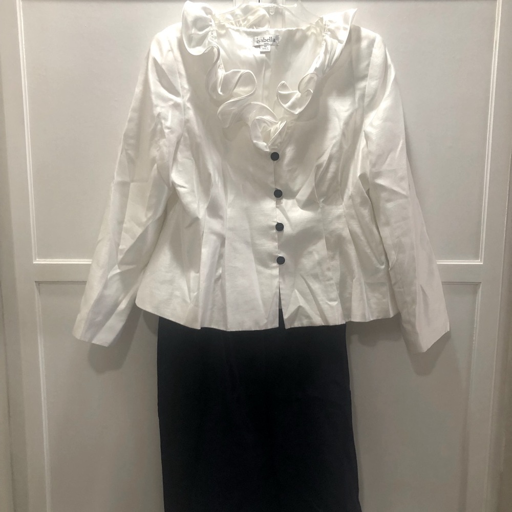 Beautiful, gently worn ladies navy blue skirt and white jacket set. Size 14